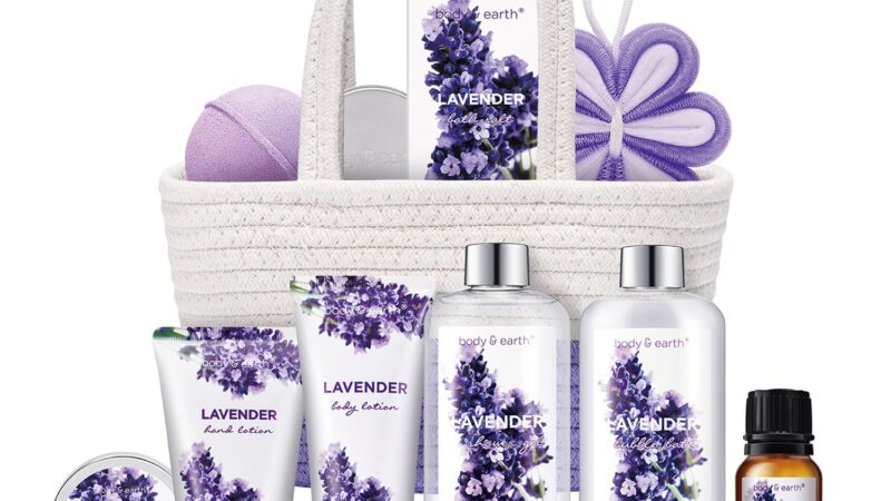 Spa Gift Baskets for Women – Body & Earth 11-Piece Lavender Spa Gift Basket with Bubble Bath, Shower Gel, Body Lotion, Birthday Gifts for Women, Spa Kit for Mom Gifts, Purple Gifts