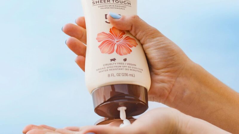 Hawaiian Tropic Sheer Touch Lotion Sunscreen SPF 70, 8oz | Broad Spectrum, Oxybenzone-Free, Sunblock Lotion, Hawaiian Tropic Sunscreen SPF 70, 8oz